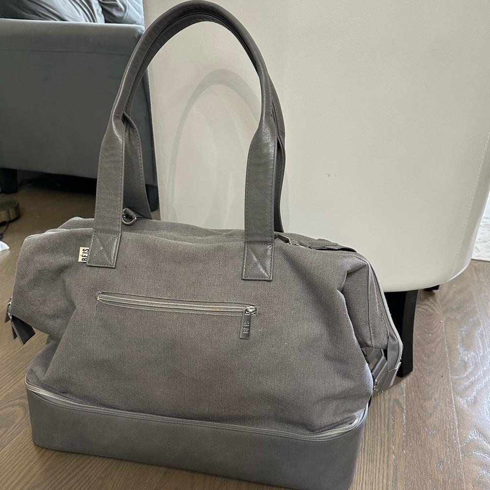 Beis Weekender Bag - gray barely used